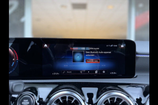 Mercedes-Benz A-Klasse 250 e Business Solution Luxury / Keyless / Trekhaak (1.600KG) / Panodak / Camera / Elek. Stoelen /