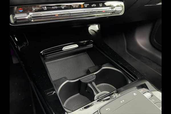 Mercedes-Benz A-Klasse 250 e Business Solution Luxury / Keyless / Trekhaak (1.600KG) / Panodak / Camera / Elek. Stoelen /