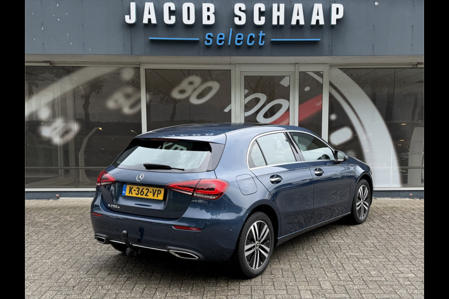 Mercedes-Benz A-Klasse 250 e Business Solution Luxury / Keyless / Trekhaak (1.600KG) / Panodak / Camera / Elek. Stoelen /