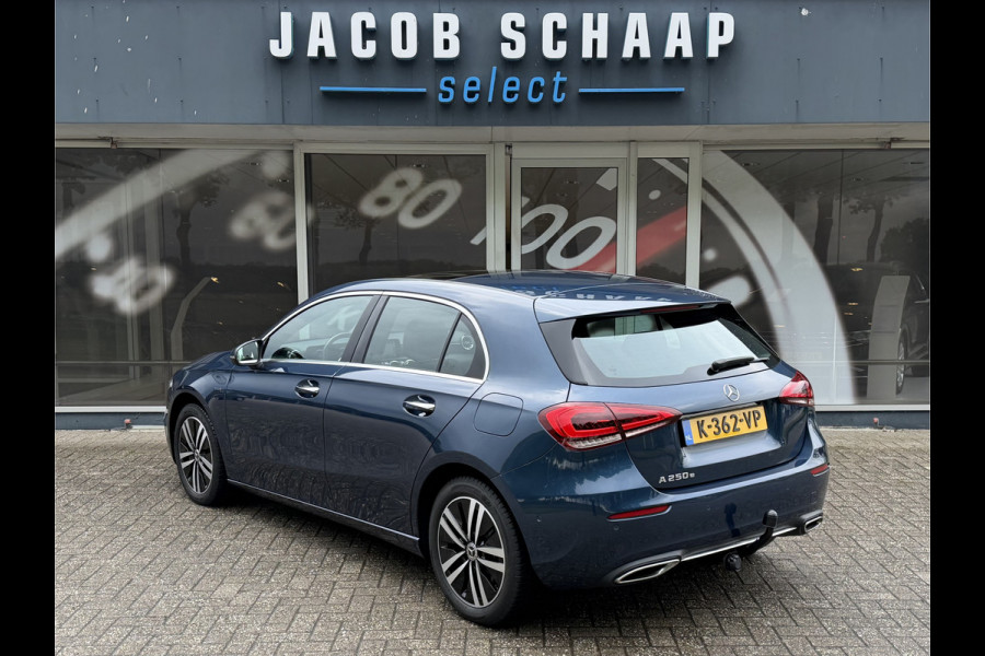 Mercedes-Benz A-Klasse 250 e Business Solution Luxury / Keyless / Trekhaak (1.600KG) / Panodak / Camera / Elek. Stoelen /