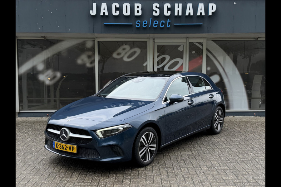 Mercedes-Benz A-Klasse 250 e Business Solution Luxury / Keyless / Trekhaak (1.600KG) / Panodak / Camera / Elek. Stoelen /