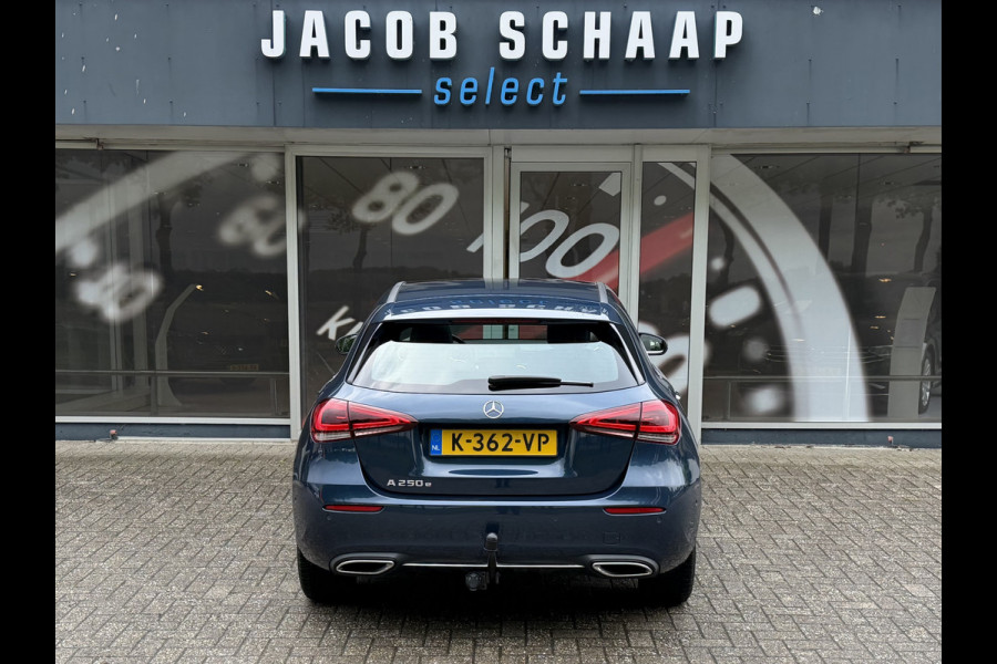 Mercedes-Benz A-Klasse 250 e Business Solution Luxury / Keyless / Trekhaak (1.600KG) / Panodak / Camera / Elek. Stoelen /