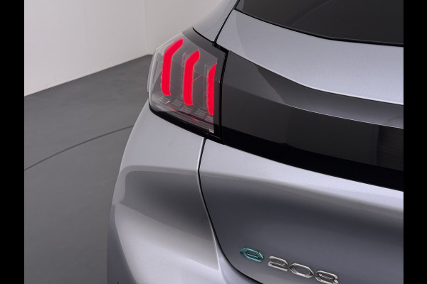 Peugeot e-208 EV GT 350 50 kWh SOH 89% Adap.Cruise 3D-Navi Stoelverwarming 360°Camera Apple Carplay Android Auto Ecc Pdc Privacy Glas Led Isofix DAB Lane Assist Keyless DAB+ 1e Eigenaar Dealeronderhouden Origineel Nederlandse Auto