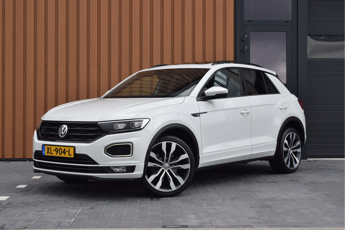 Volkswagen T-Roc 1.5 TSI 150pk DSG R-line Black style Pano | Trekhaak | Beats | 19"