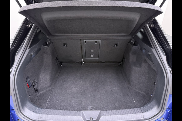 Volkswagen ID.4 1st 82kWh SOH 89,4% Trekhaak Warmtepomp Navi Ecc Camera Stoel+Stuurverwarming Apple Carplay Android Auto Pdc Lmv 20" Privacy Glas Led Isofix Voorruitverwarming DAB Rijstrooksensor 1.000KG Trekgewicht 1e Eigenaar Dealeronderhouden Origineel Nederlandse Auto