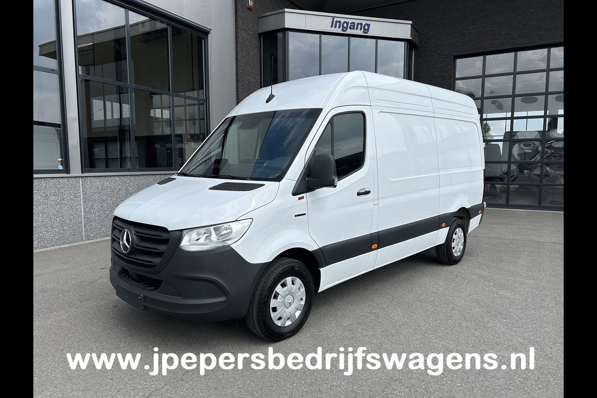 Mercedes-Benz eSprinter 320 L2 H2 Pro 81kWh / Snel laden 115Kw / Trekhaak / MBUX / Navigatie / Camera / Cruise control / Airco / 270 Graden achterdeuren