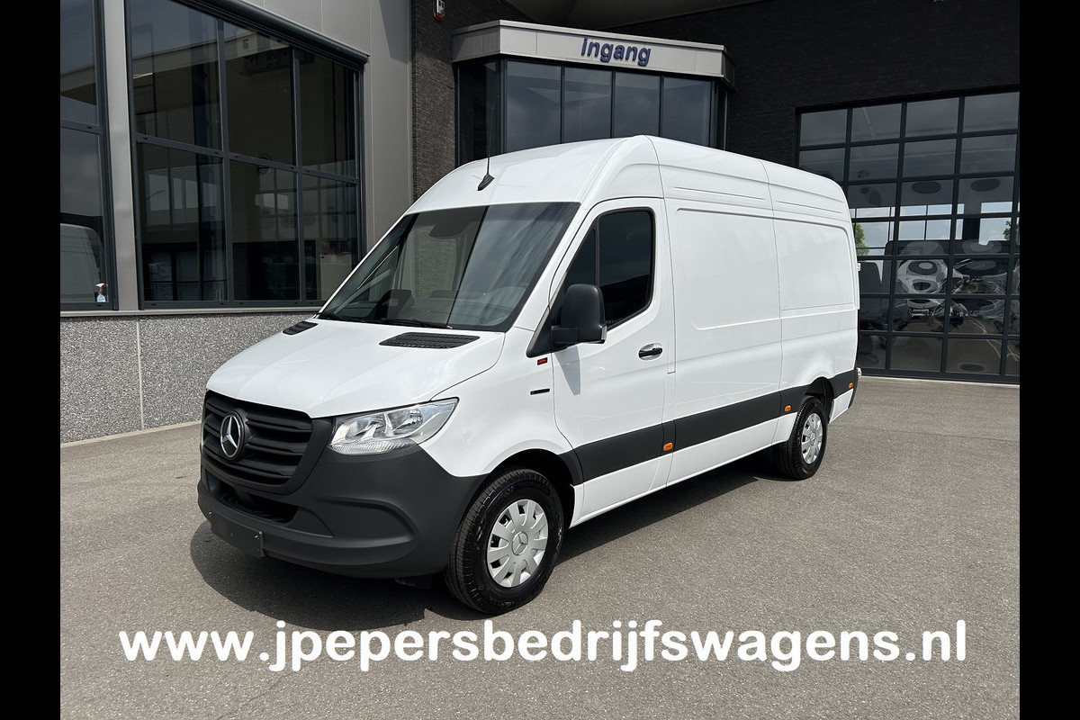 Mercedes-Benz eSprinter 320 L2 H2 Pro 81kWh / Snel laden 115Kw / Trekhaak / MBUX / Navigatie / Camera / Cruise control / Airco / 270 Graden achterdeuren