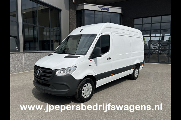 Mercedes-Benz eSprinter 320 L2 H2 Pro 81kWh / Snel laden 115Kw / Trekhaak / MBUX / Navigatie / Camera / Cruise control / Airco / 270 Graden achterdeuren