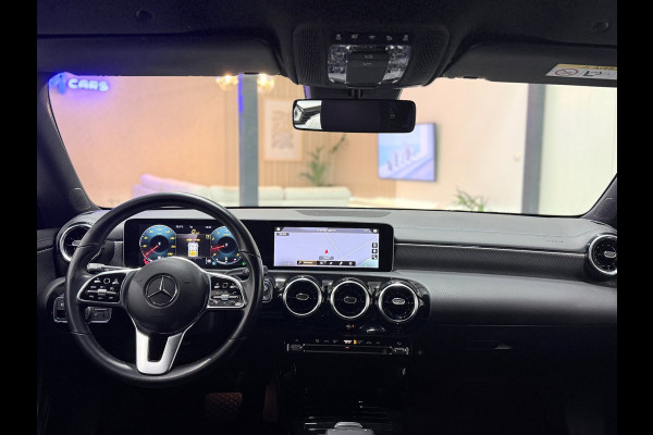Mercedes-Benz CLA-Klasse Shooting Brake Automaat | 19 inch AMG | MBUX | LED | Navigatie | Parkeersensoren