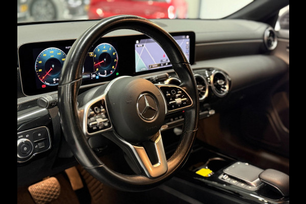 Mercedes-Benz CLA-Klasse Shooting Brake Automaat | 19 inch AMG | MBUX | LED | Navigatie | Parkeersensoren