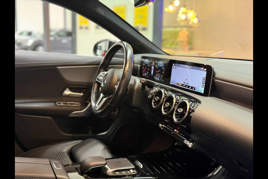 Mercedes-Benz CLA-Klasse Shooting Brake Automaat | 19 inch AMG | MBUX | LED | Navigatie | Parkeersensoren