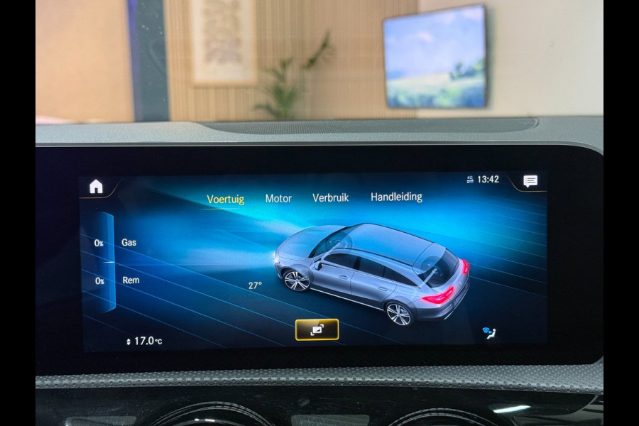Mercedes-Benz CLA-Klasse Shooting Brake Automaat | 19 inch AMG | MBUX | LED | Navigatie | Parkeersensoren