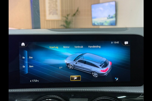 Mercedes-Benz CLA-Klasse Shooting Brake Automaat | 19 inch AMG | MBUX | LED | Navigatie | Parkeersensoren