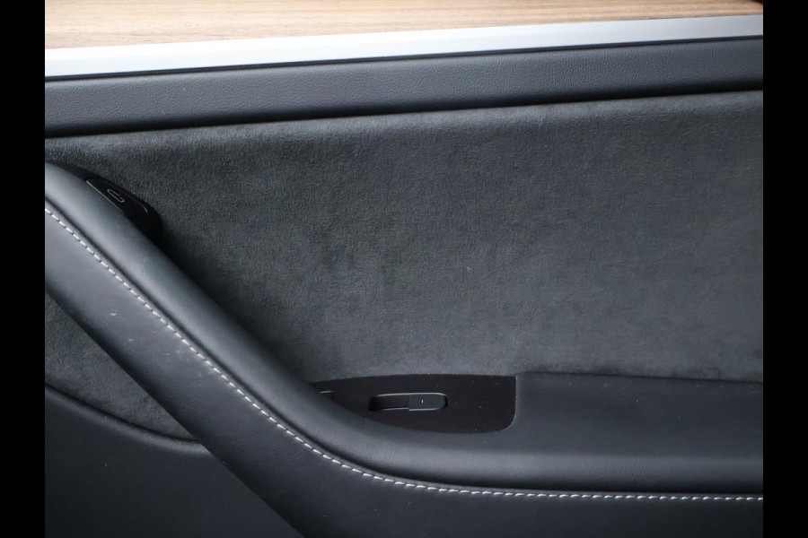 Tesla Model Y 534 PK PERFORMANCE AWD 75 KWH + AUTOPILOT | PANORAMA | 21 INCH