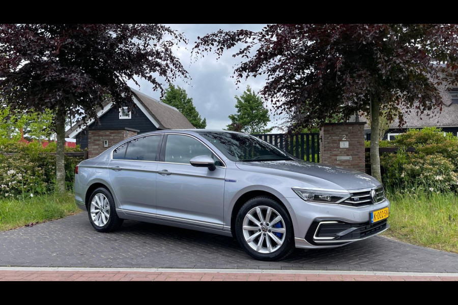 Volkswagen Passat 1.4 TSI PHEV GTE Business | Plug-in Hybride | Panoramadak | Head-up | Nederlandse auto origineel 10.000km | Trekhaak |