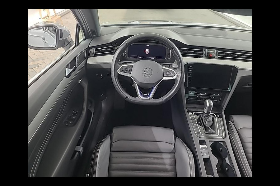 Volkswagen Passat 1.4 TSI PHEV GTE Business | Plug-in Hybride | Panoramadak | Head-up | Nederlandse auto origineel 10.000km | Trekhaak |