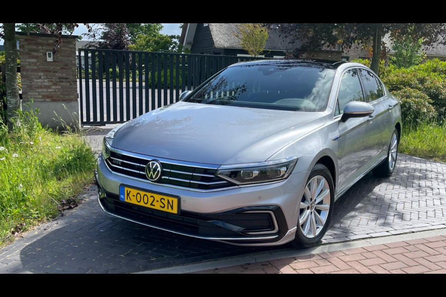 Volkswagen Passat 1.4 TSI PHEV GTE Business | Plug-in Hybride | Panoramadak | Head-up | Nederlandse auto origineel 10.000km | Trekhaak |