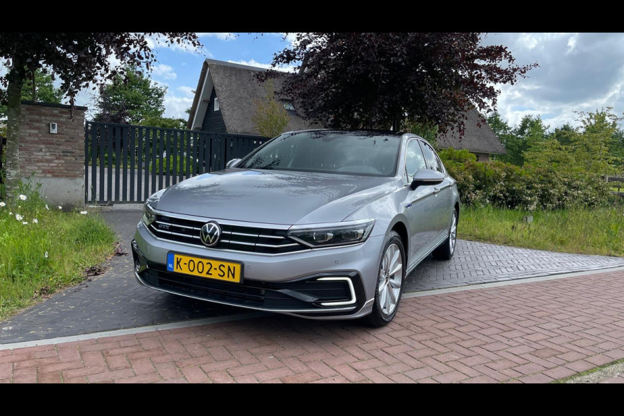 Volkswagen Passat 1.4 TSI PHEV GTE Business | Plug-in Hybride | Panoramadak | Head-up | Nederlandse auto origineel 10.000km | Trekhaak |