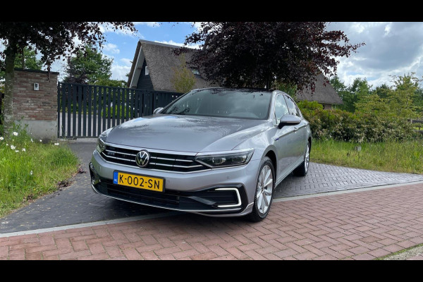 Volkswagen Passat 1.4 TSI PHEV GTE Business | Plug-in Hybride | Panoramadak | Head-up | Nederlandse auto origineel 10.000km | Trekhaak |