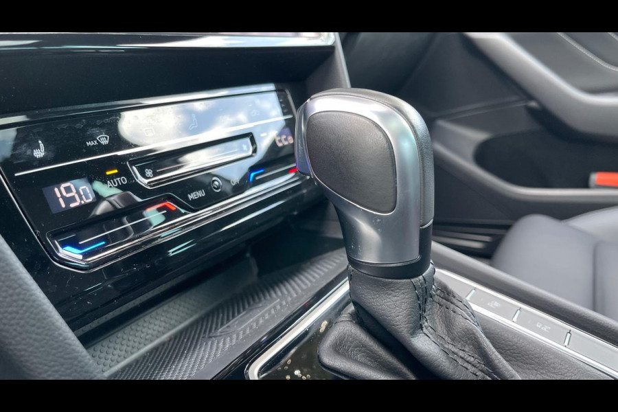 Volkswagen Passat 1.4 TSI PHEV GTE Business | Plug-in Hybride | Panoramadak | Head-up | Nederlandse auto origineel 10.000km | Trekhaak |