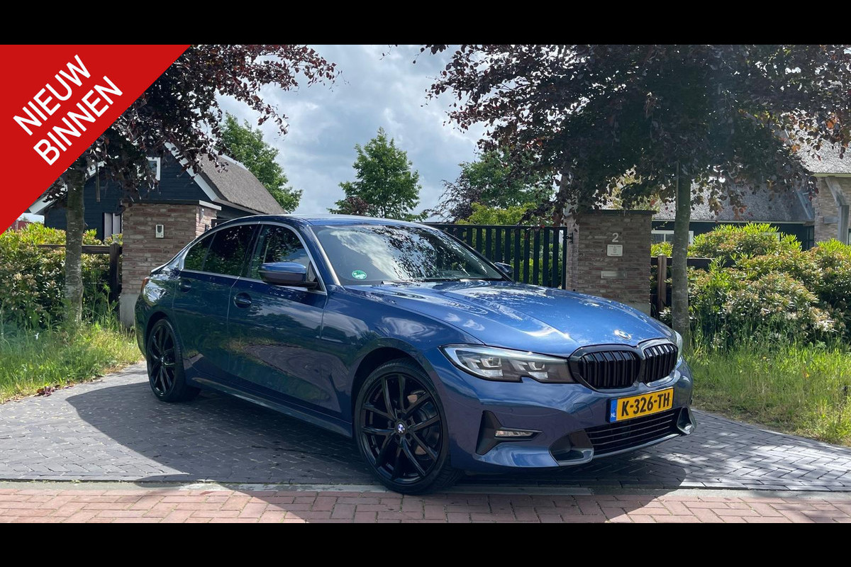BMW 3 Serie 318i High Executive | 19 Inch | Sfeerverlichting | Sportstoelen | NL-Auto |