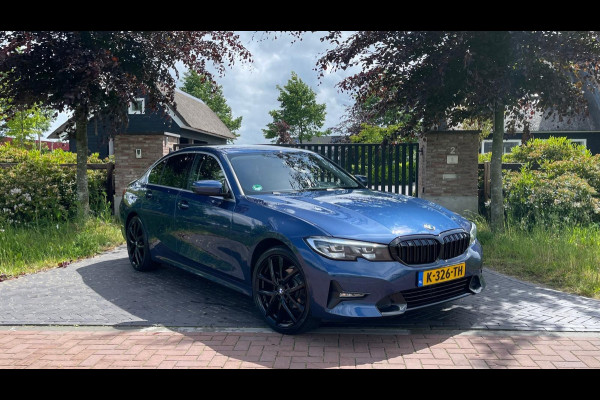 BMW 3 Serie 318i High Executive | 19 Inch | Sfeerverlichting | Sportstoelen | NL-Auto |