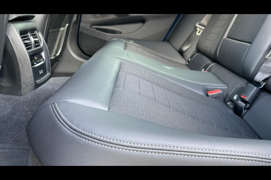 BMW 3 Serie 318i High Executive | 19 Inch | Sfeerverlichting | Sportstoelen | NL-Auto |