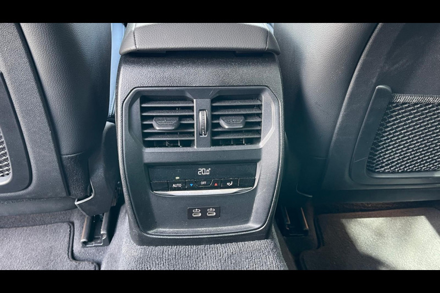BMW 3 Serie 318i High Executive | 19 Inch | Sfeerverlichting | Sportstoelen | NL-Auto |