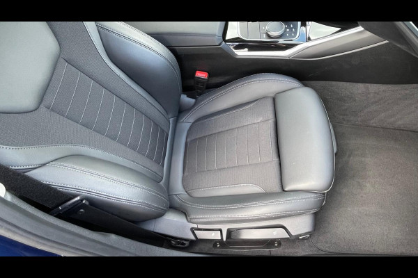 BMW 3 Serie 318i High Executive | 19 Inch | Sfeerverlichting | Sportstoelen | NL-Auto |