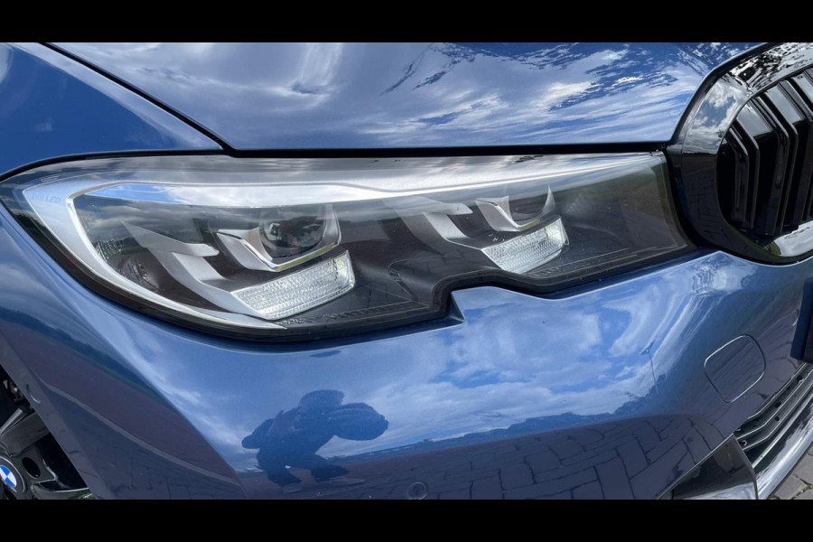 BMW 3 Serie 318i High Executive | 19 Inch | Sfeerverlichting | Sportstoelen | NL-Auto |