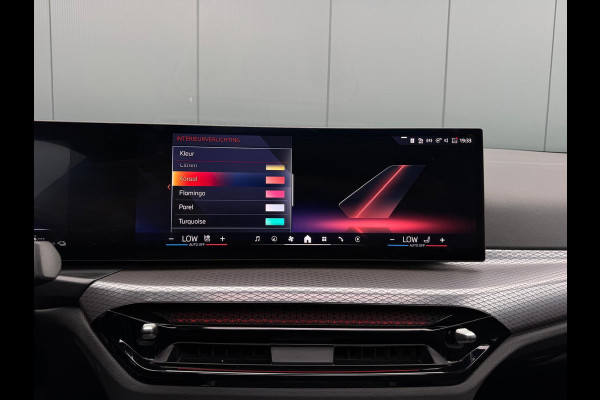 BMW 3 Serie Touring 330e M Pakket | Pano | Widescreen | Trekhaak