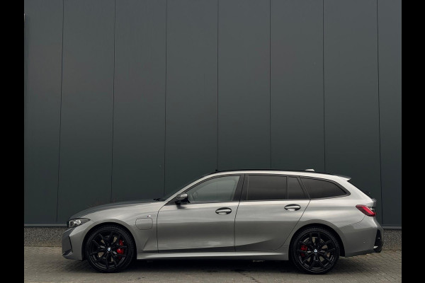 BMW 3 Serie Touring 330e M Pakket | Pano | Widescreen | Trekhaak
