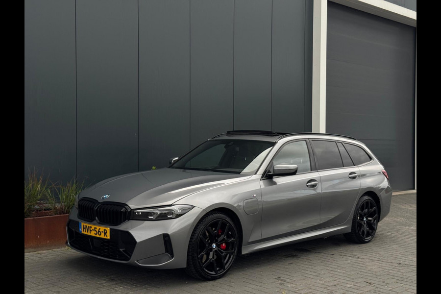 BMW 3 Serie Touring 330e M Pakket | Pano | Widescreen | Trekhaak