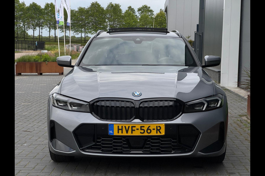 BMW 3 Serie Touring 330e M Pakket | Pano | Widescreen | Trekhaak