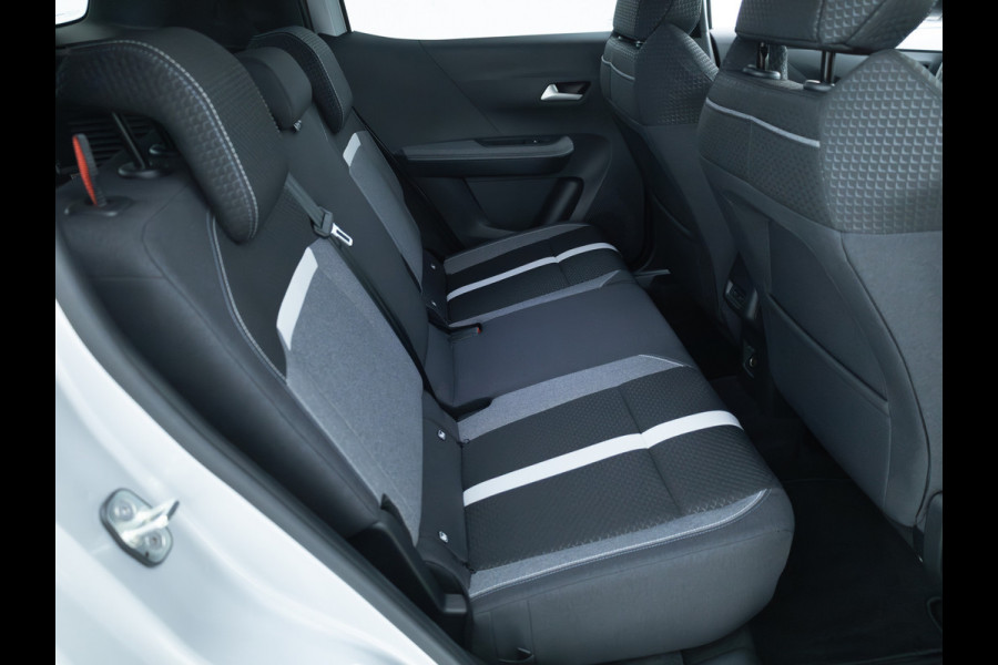 Opel Frontera 1.2 Turbo Hybrid GS 7 persoons | Stoel-, Stuur- & voorruitverwarming | Camera | Apple Carplay | Navigatie | Cruise | PDC V+A, Extra getint glas achter, derde zitrij, Nieuwe auto, tot 8 jaar garantie!