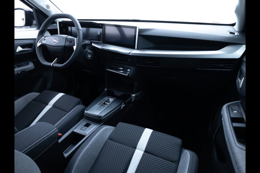 Opel Frontera 1.2 Turbo Hybrid GS 7 persoons | Stoel-, Stuur- & voorruitverwarming | Camera | Apple Carplay | Navigatie | Cruise | PDC V+A, Extra getint glas achter, derde zitrij, Nieuwe auto, tot 8 jaar garantie!