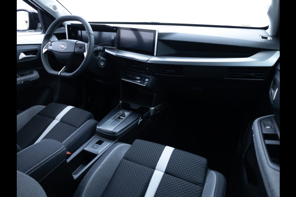 Opel Frontera 1.2 Turbo Hybrid GS 7 persoons | Stoel-, Stuur- & voorruitverwarming | Camera | Apple Carplay | Navigatie | Cruise | PDC V+A, Extra getint glas achter, derde zitrij, Nieuwe auto, tot 8 jaar garantie!