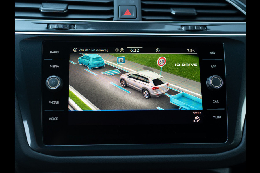 Volkswagen Tiguan 1.5 TSI R-Line Business+ | Trekhaak wegkl. | 20" | Elk. A-klep | IQ Light | Camera | Prijs Rijklaar!!