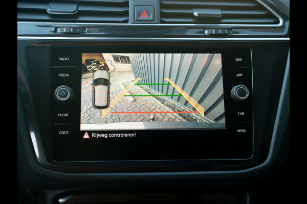 Volkswagen Tiguan 1.5 TSI R-Line Business+ | Trekhaak wegkl. | 20" | Elk. A-klep | IQ Light | Camera | Prijs Rijklaar!!