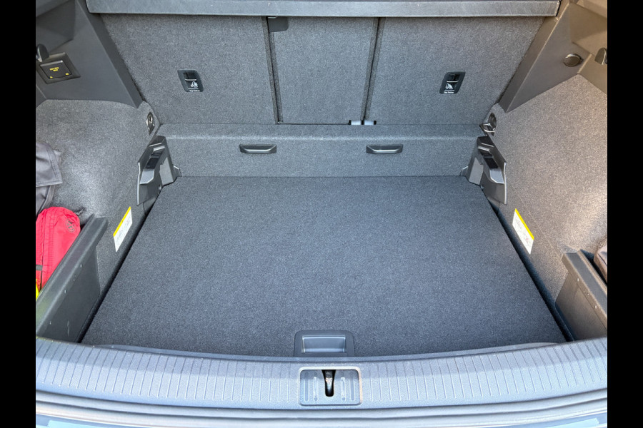 Volkswagen Tiguan 1.5 TSI R-Line Business+ | Trekhaak wegkl. | 20" | Elk. A-klep | IQ Light | Camera | Prijs Rijklaar!!