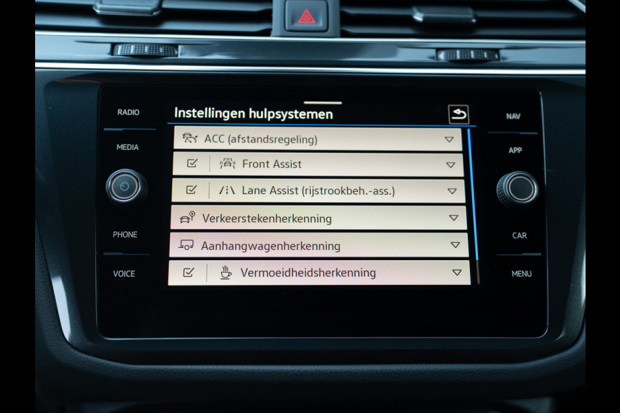 Volkswagen Tiguan 1.5 TSI R-Line Business+ | Trekhaak wegkl. | 20" | Elk. A-klep | IQ Light | Camera | Prijs Rijklaar!!