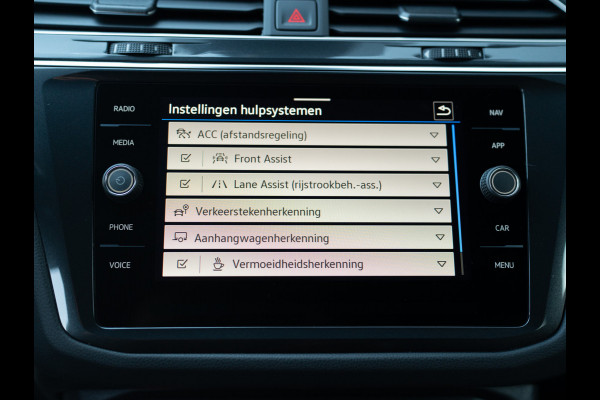 Volkswagen Tiguan 1.5 TSI R-Line Business+ | Trekhaak wegkl. | 20" | Elk. A-klep | IQ Light | Camera | Prijs Rijklaar!!