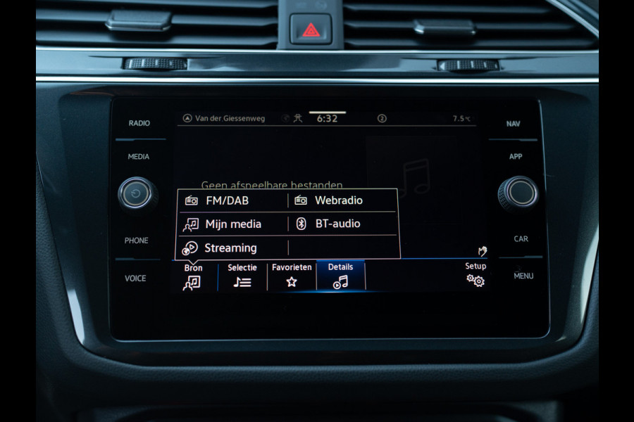 Volkswagen Tiguan 1.5 TSI R-Line Business+ | Trekhaak wegkl. | 20" | Elk. A-klep | IQ Light | Camera | Prijs Rijklaar!!