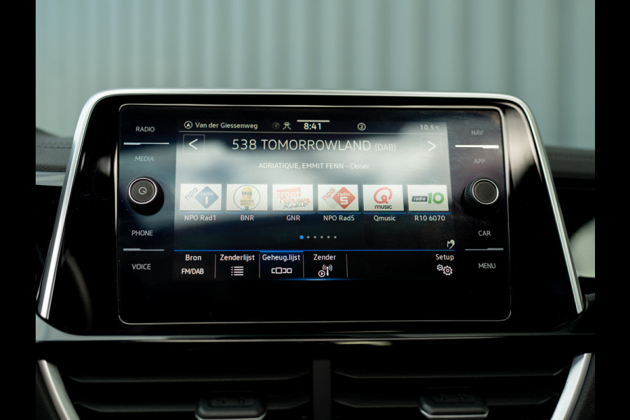 Volkswagen T-Roc 1.5 TSI R-Line Business+ | Pano | Afnb. Trekhaak | Keyless | Elk. A-klep | Side Assist | Camera | IQ Light | 19'' | Prijs Rijklaar!!