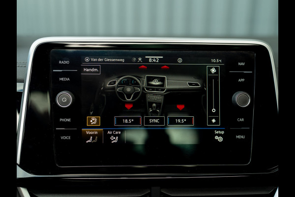 Volkswagen T-Roc 1.5 TSI R-Line Business+ | Pano | Afnb. Trekhaak | Keyless | Elk. A-klep | Side Assist | Camera | IQ Light | 19'' | Prijs Rijklaar!!
