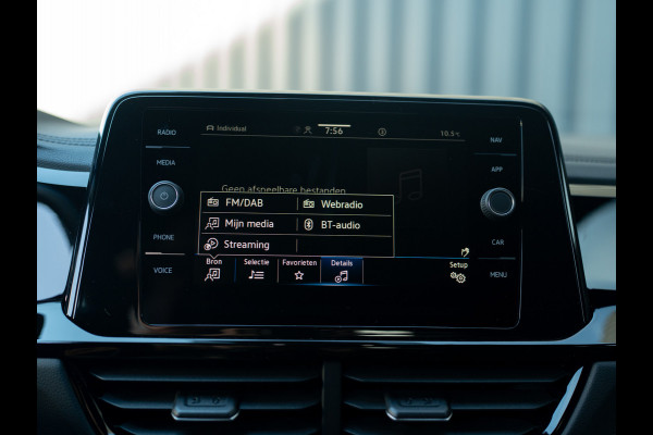 Volkswagen T-Roc 1.5 TSI R-Line Business+ | Beats | IQ Light | Camera | 19" | Prijs Rijklaar!!