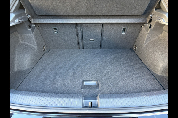 Volkswagen T-Roc 1.5 TSI R-Line Business+ | Beats | IQ Light | Camera | 19" | Prijs Rijklaar!!