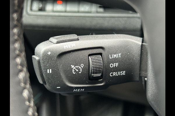 Peugeot 3008 BWJ 2021 | 1.2PT 131PK Allure | TREKHAAK | CLIMA | NAVI | CARPLAY | 18'' LMV | PDC 2X | PRIVACY GLASS | LEDER/STOF |