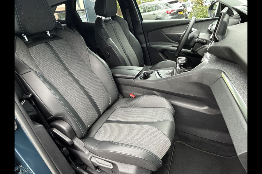 Peugeot 3008 BWJ 2021 | 1.2PT 131PK Allure | TREKHAAK | CLIMA | NAVI | CARPLAY | 18'' LMV | PDC 2X | PRIVACY GLASS | LEDER/STOF |