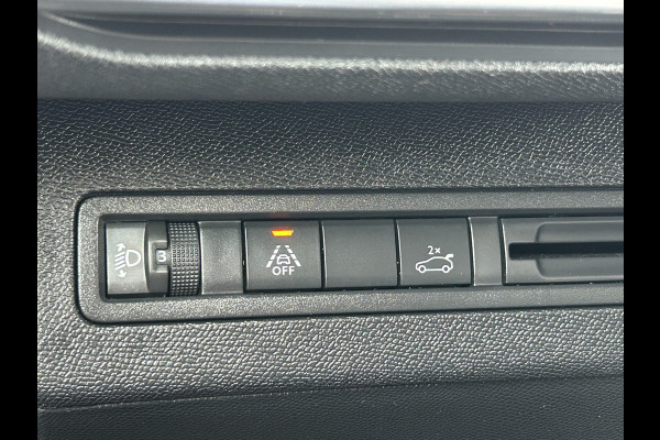 Peugeot 3008 BWJ 2021 | 1.2PT 131PK Allure | TREKHAAK | CLIMA | NAVI | CARPLAY | 18'' LMV | PDC 2X | PRIVACY GLASS | LEDER/STOF |